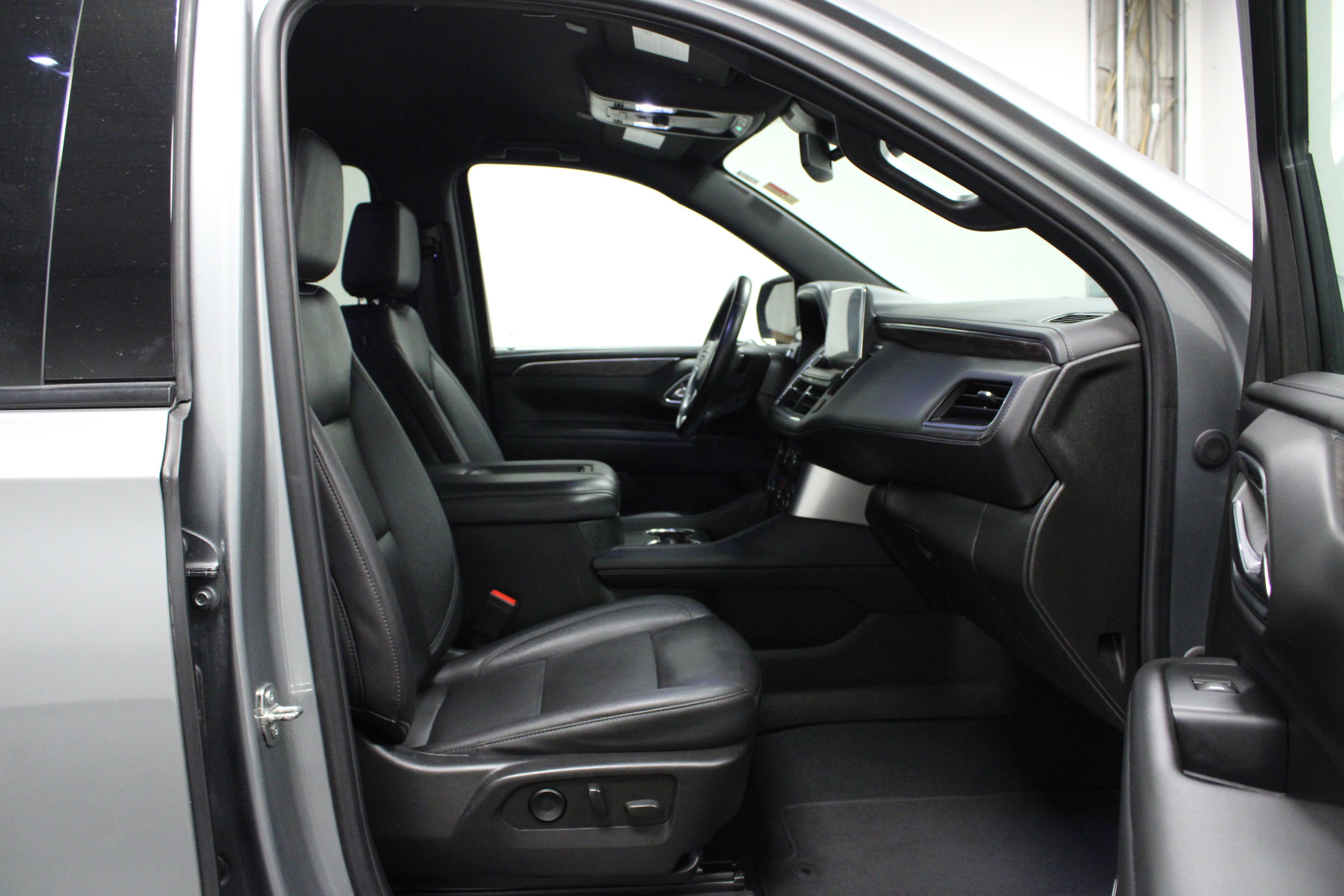 Used 2023 Chevrolet Suburban Z71 image 17