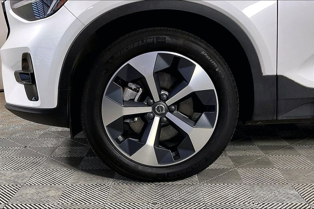 Used 2023 Volvo XC40 B5 Plus w/ Protection Package Premier AWD/4WD image 8