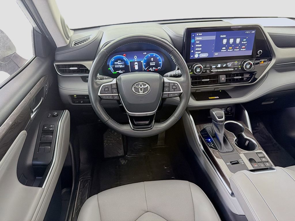 Used 2023 Toyota Highlander Limited image 27