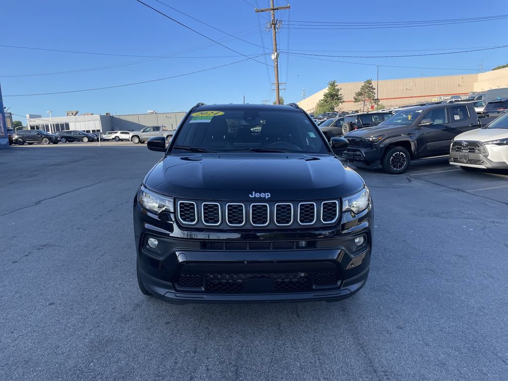 Used 2024 Jeep Compass Latitude AWD/4WD image 5