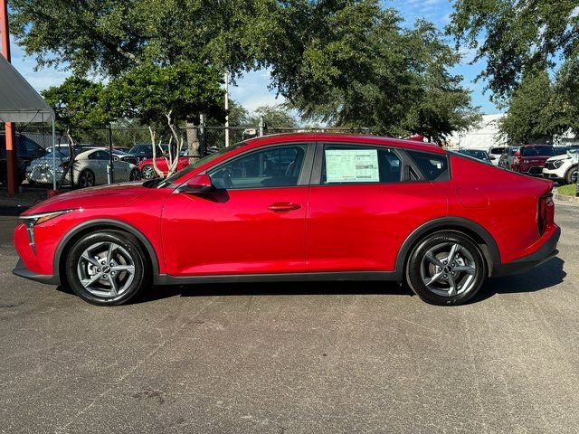 New 2025 Kia K4 LXS image 2