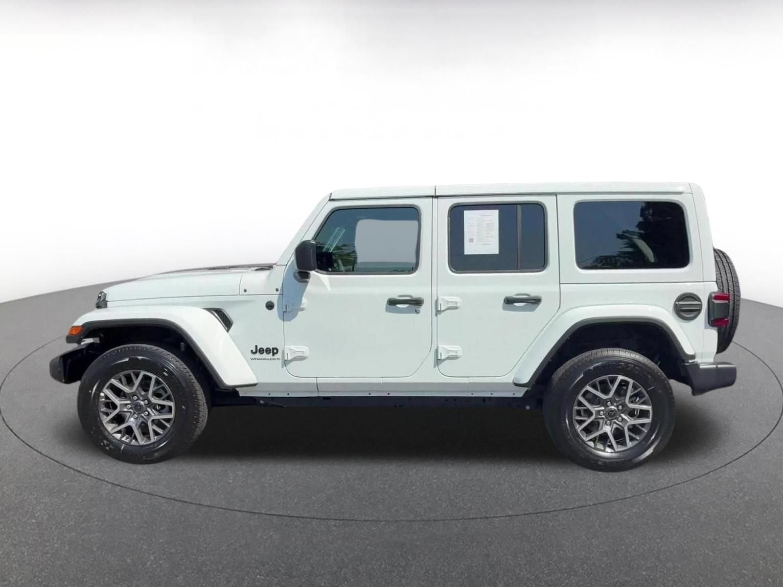 Used 2025 Jeep Wrangler Unlimited Sahara AWD/4WD image 8