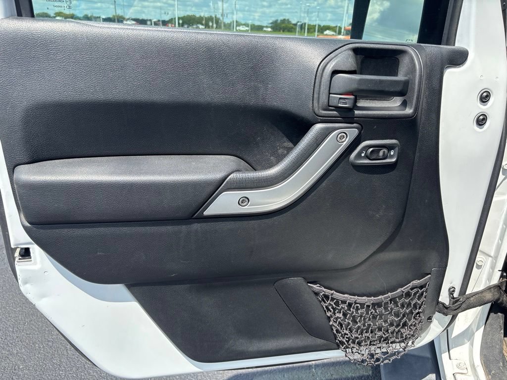 Used 2013 Jeep Wrangler Unlimited Sahara w/ Connectivity Group AWD/4WD image 6