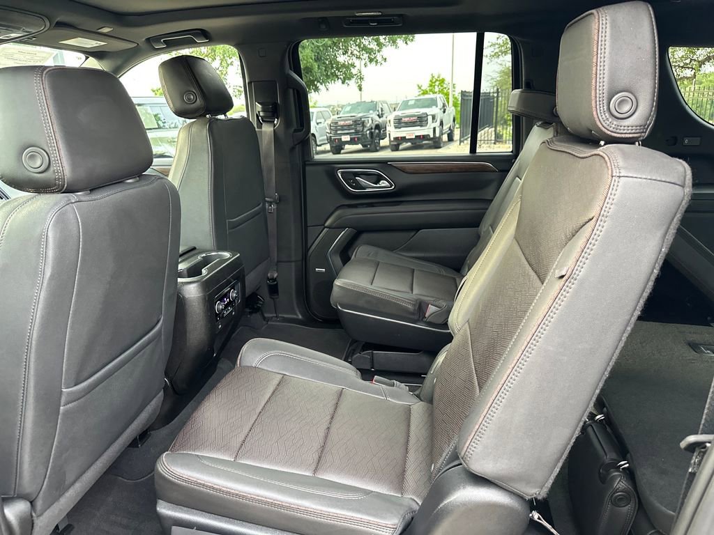Used 2023 Chevrolet Suburban High Country AWD/4WD image 32