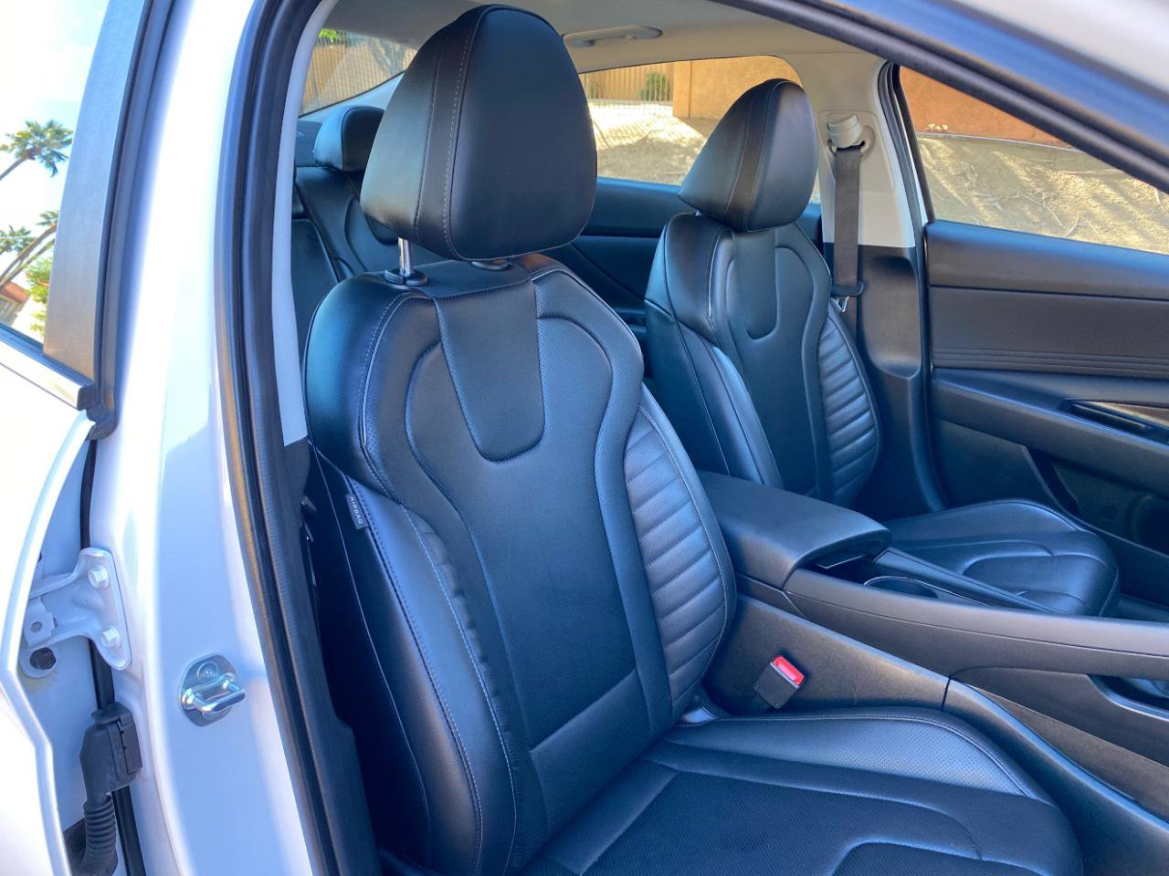 Used 2025 Hyundai Elantra Limited image 46