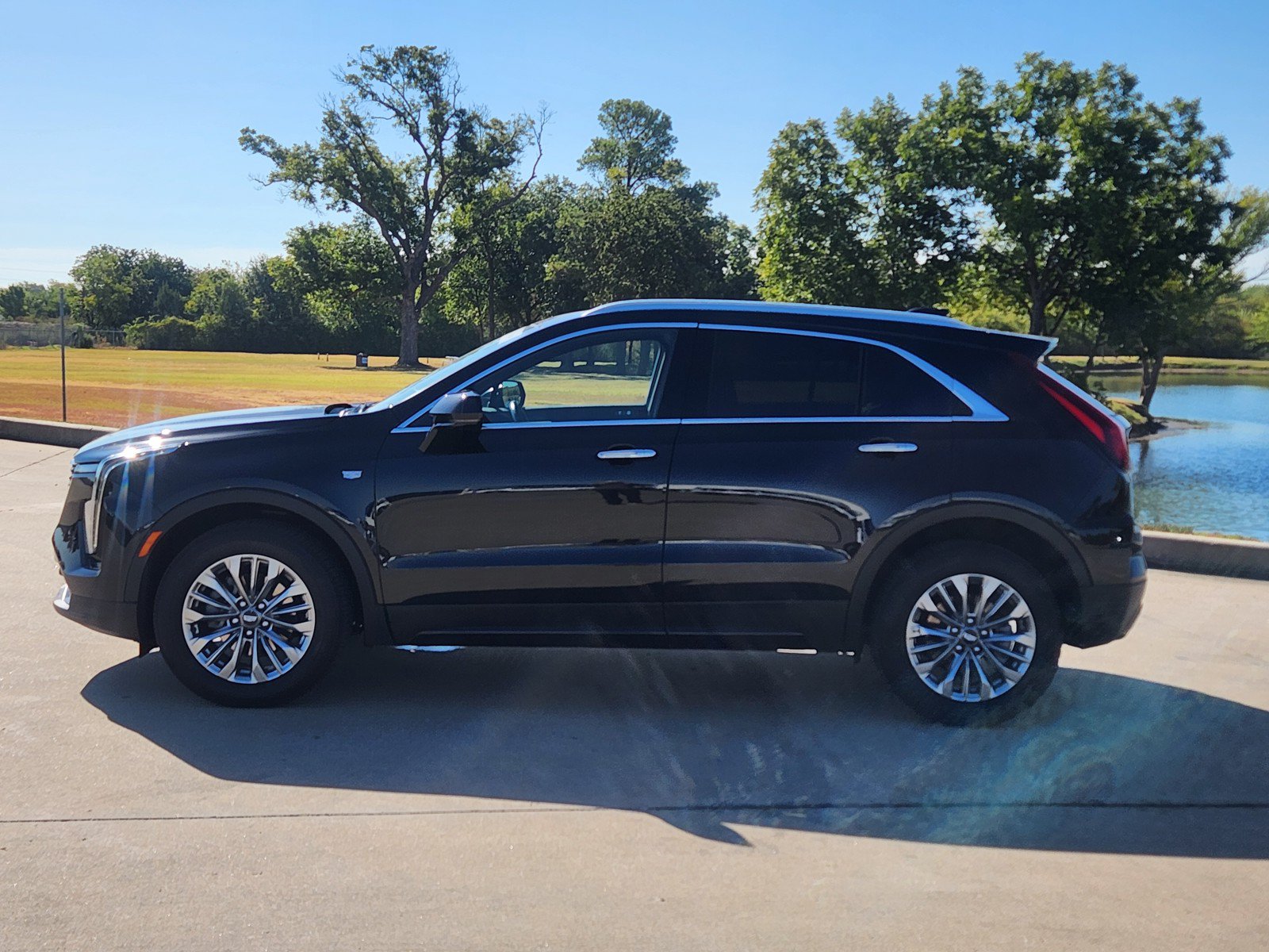 Certified 2024 Cadillac XT4 Premium Luxury AWD/4WD image 3