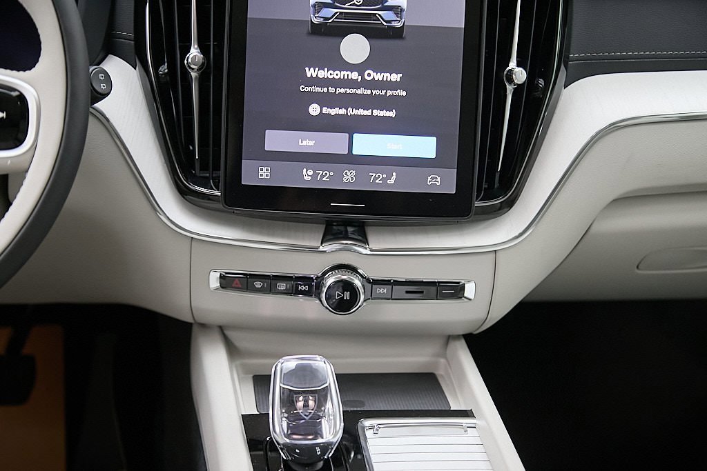 New 2026 Volvo XC60 B5 Ultra w/ Climate Package image 23