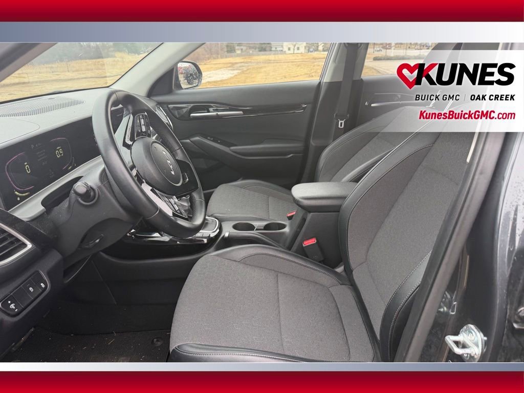 Used 2025 Kia Seltos S image 9