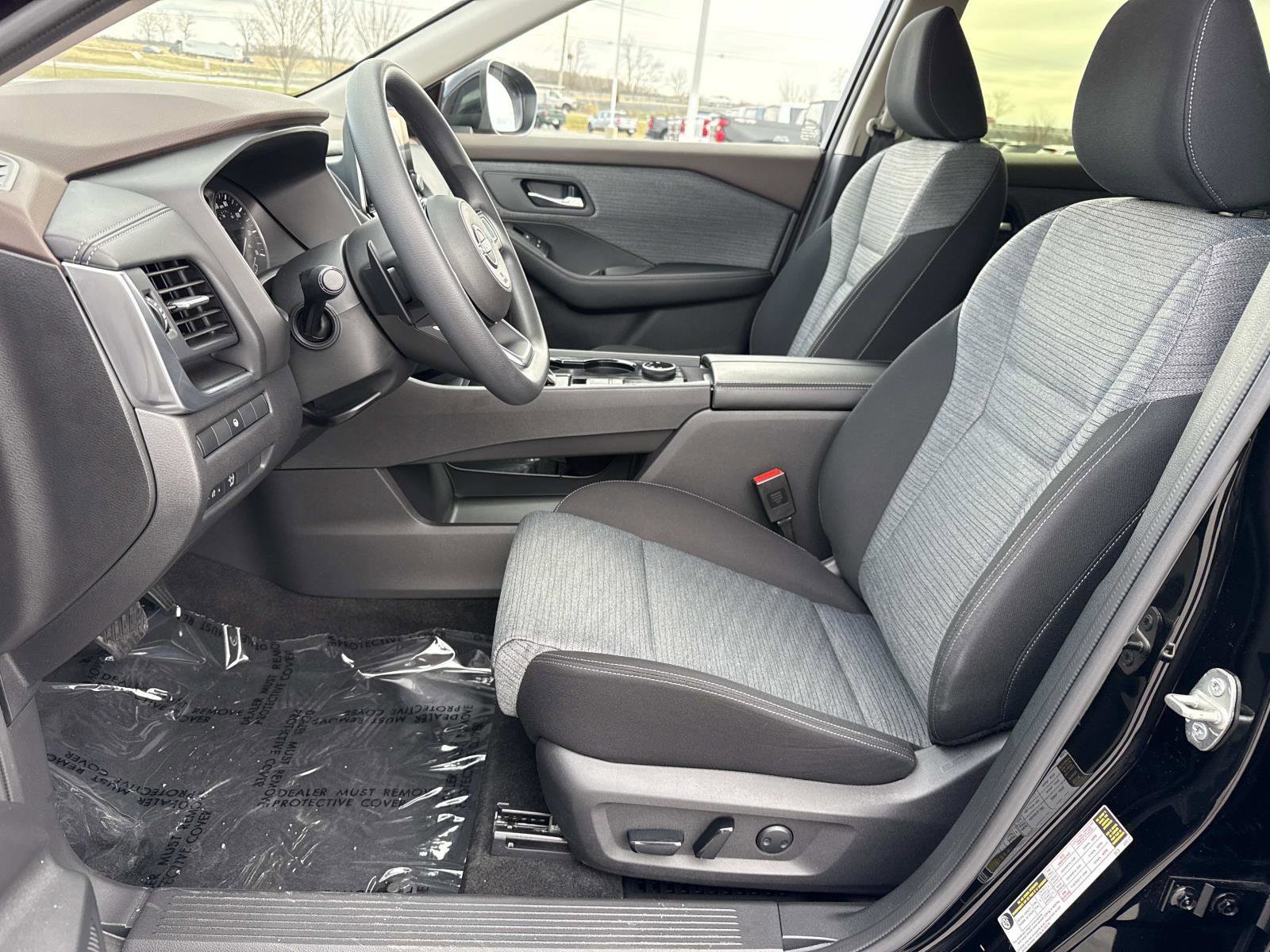 Used 2023 Nissan Rogue SV image 23