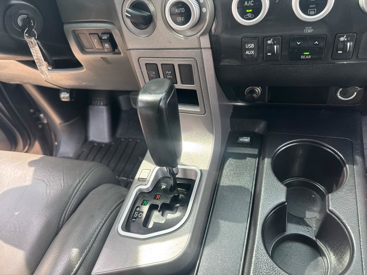 Used 2015 Toyota Sequoia SR5 w/ Premium Package AWD/4WD image 19