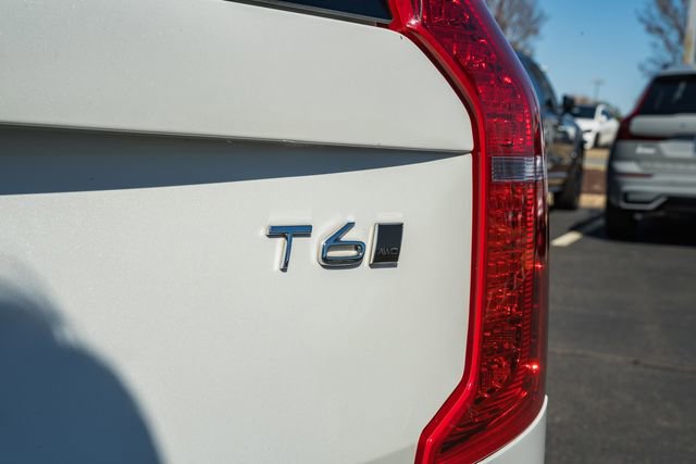 Certified 2022 Volvo XC90 T6 Momentum w/ Climate Package image 8