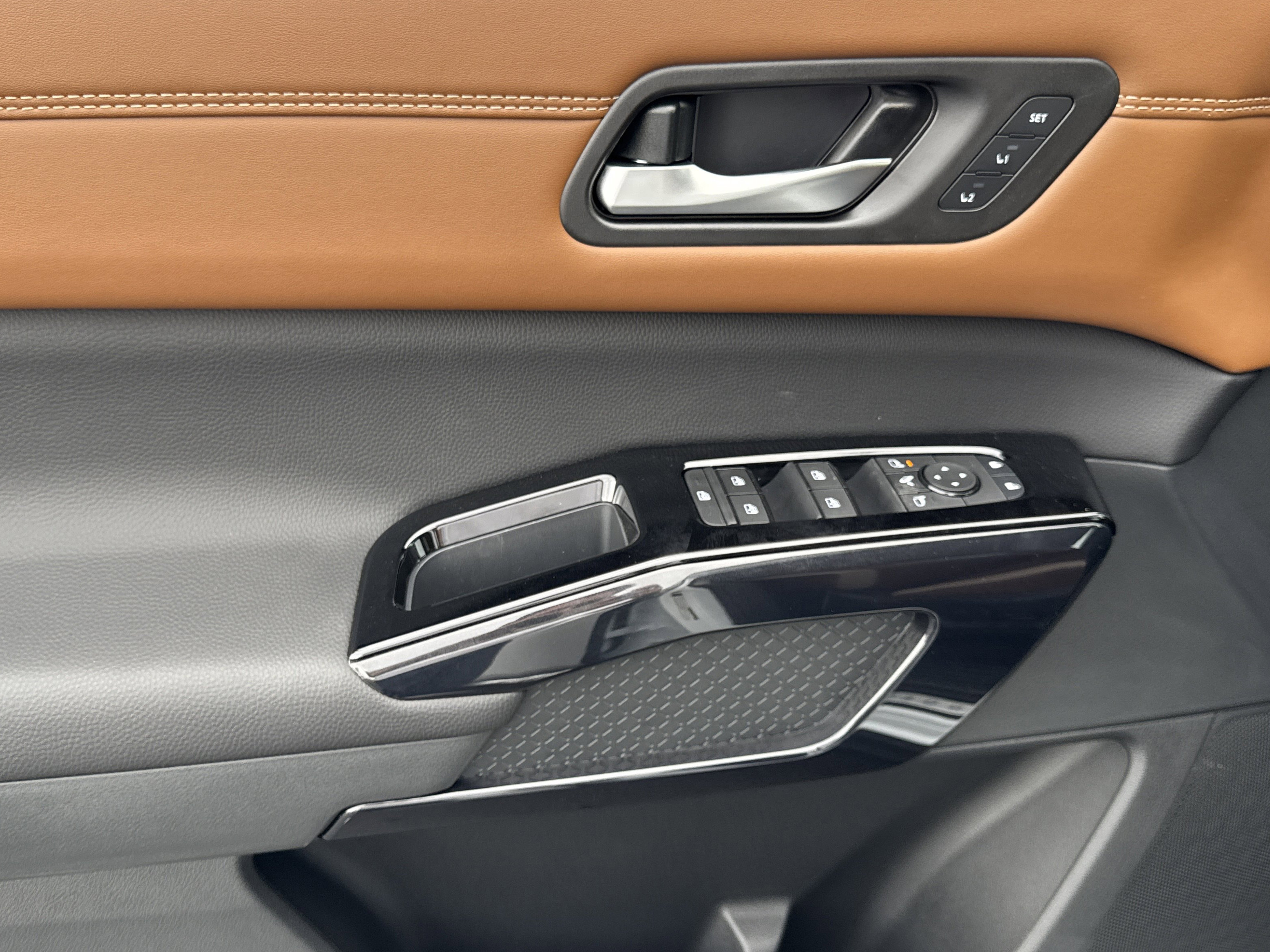 New 2026 Nissan Pathfinder Platinum image 9