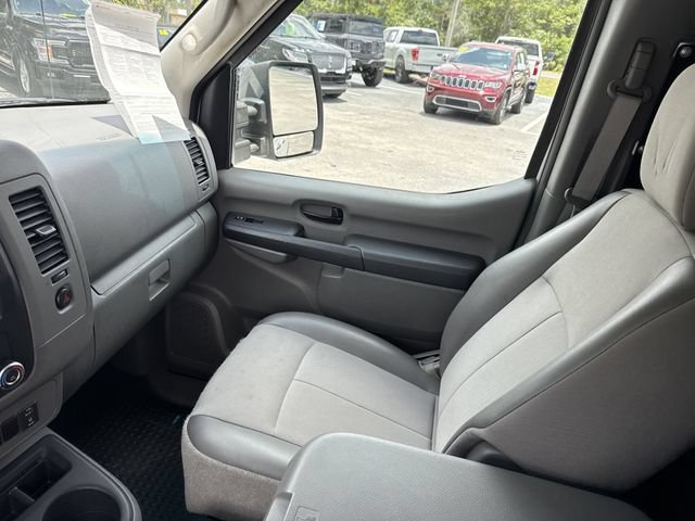 Used 2020 Nissan NV 3500 SV RWD image 22
