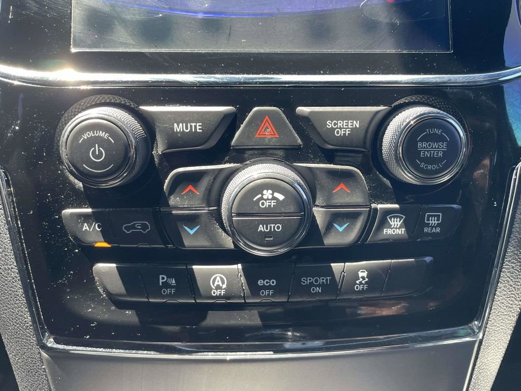 Used 2019 Jeep Grand Cherokee Limited w/ Luxury Group II AWD/4WD image 38