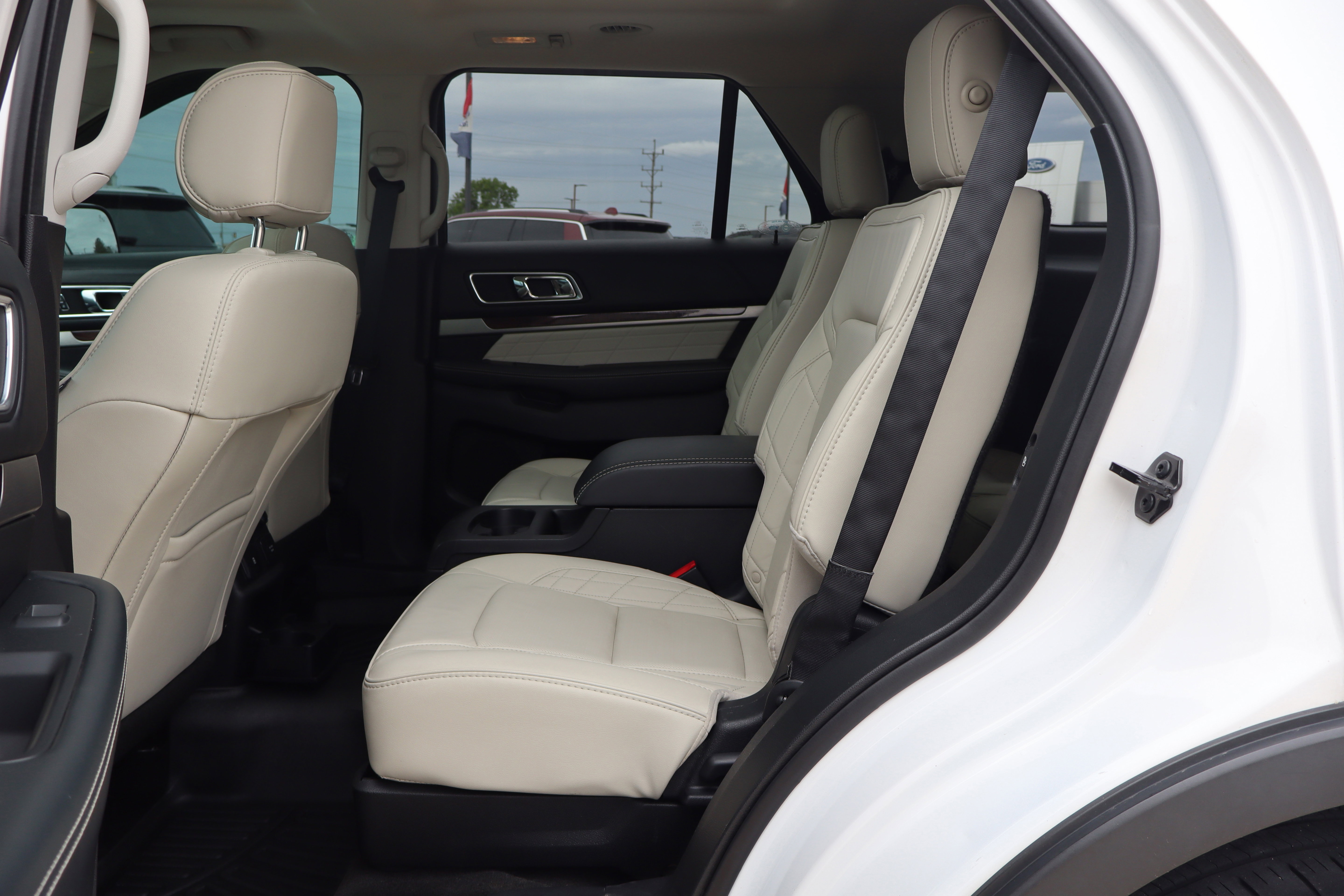 Used 2017 Ford Explorer Platinum AWD/4WD image 10