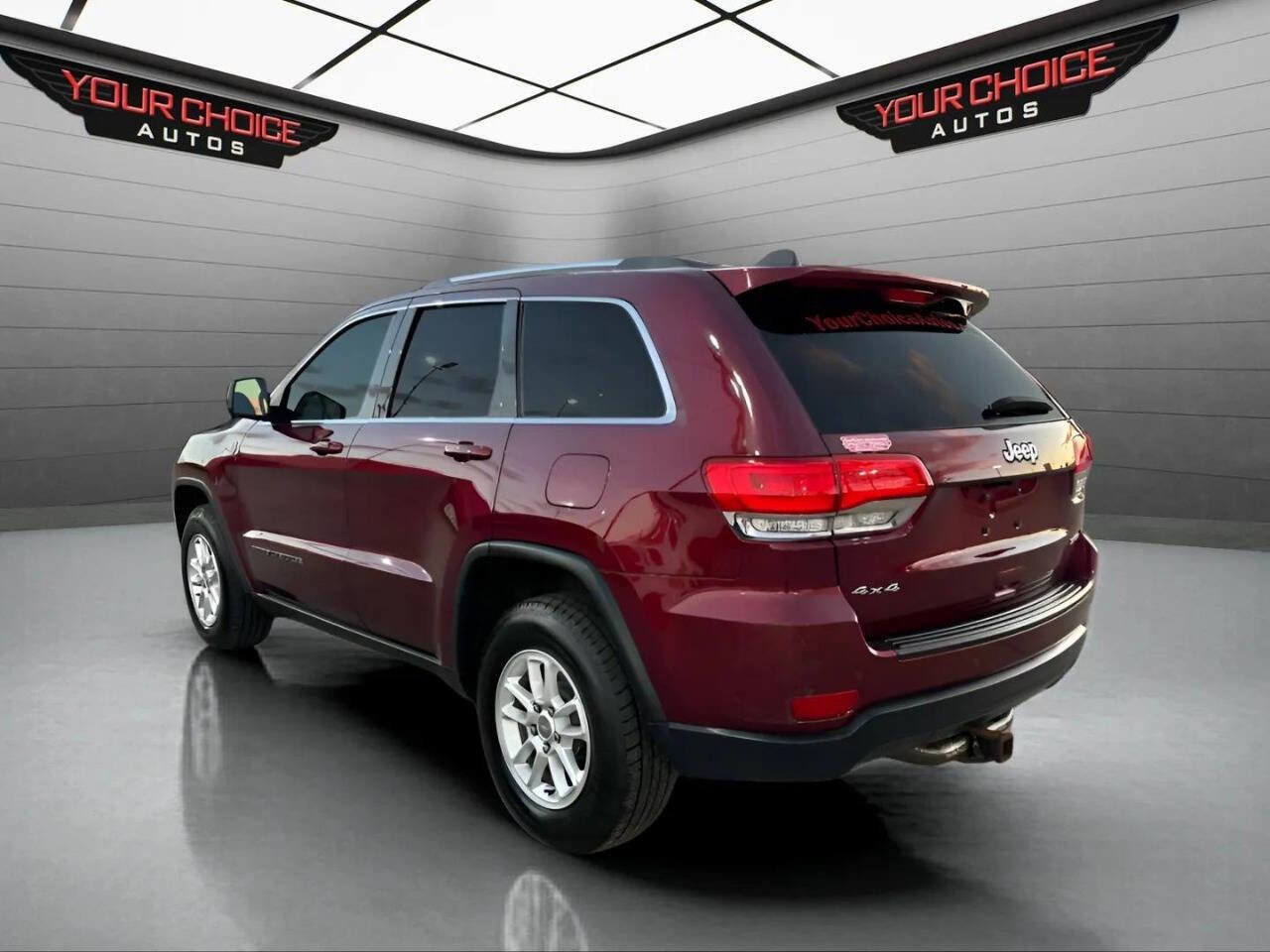 Used 2018 Jeep Grand Cherokee Laredo image 3
