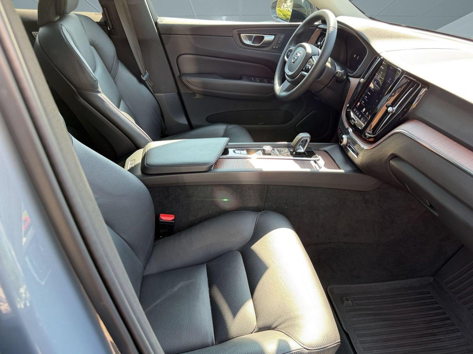 Certified 2024 Volvo XC60 B5 Plus w/ Protection Package Premier AWD/4WD image 26