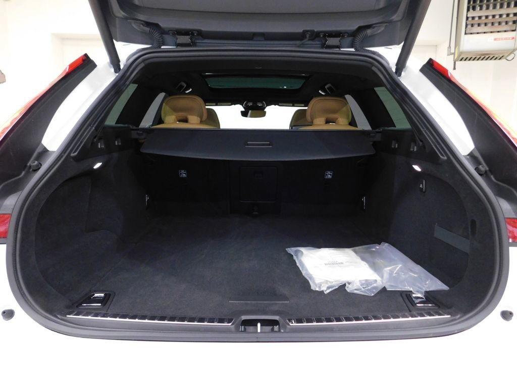 Used 2026 Volvo V90 B6 Cross Country Ultra image 83