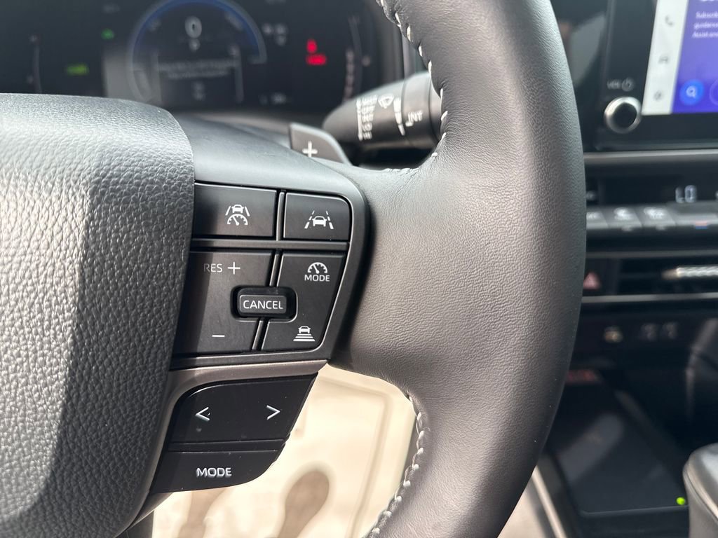 Used 2025 Toyota Camry SE image 20