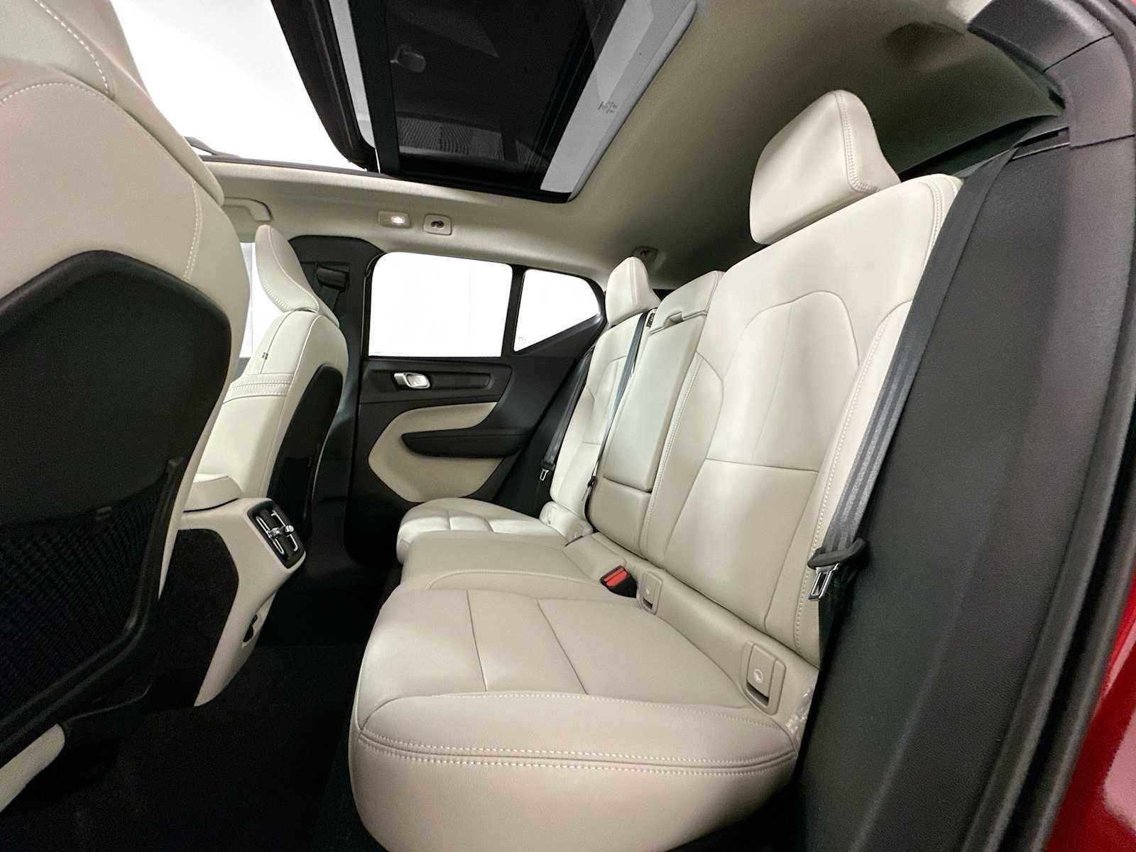Used 2025 Volvo XC40 B5 Ultra w/ Climate Package AWD/4WD image 22