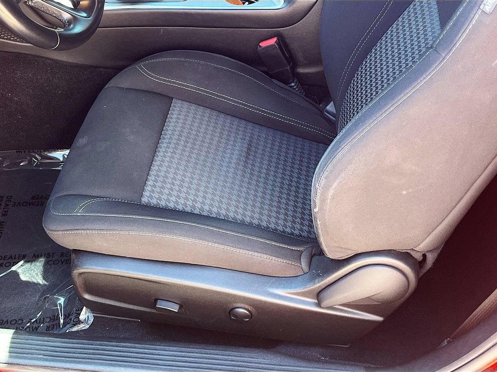 Used 2022 Dodge Challenger SXT RWD image 19