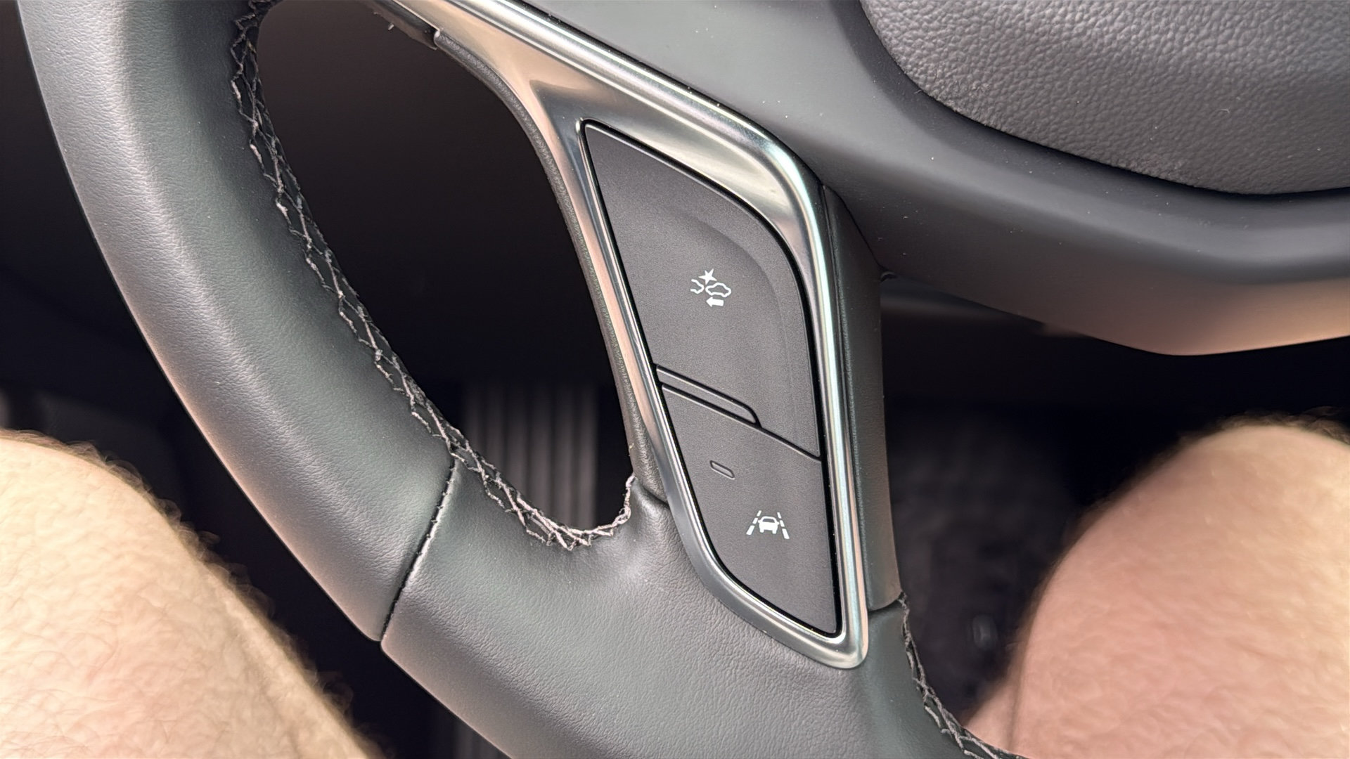 New 2026 Cadillac XT5 Luxury w/ LPO, Floor Liner Package AWD/4WD image 17