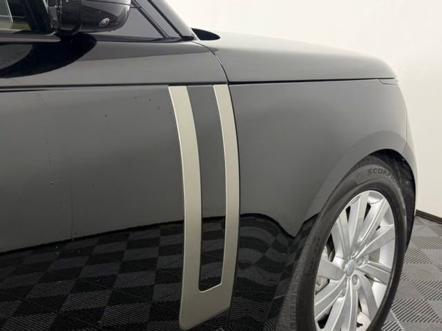 Certified 2025 Land Rover Range Rover SE image 15