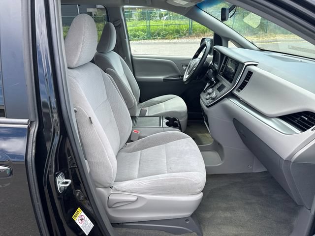Used 2015 Toyota Sienna LE FWD image 10