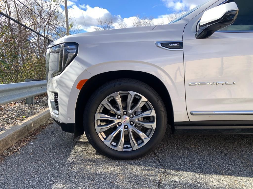 Used 2024 GMC Yukon Denali w/ Advanced Technology Package image 9
