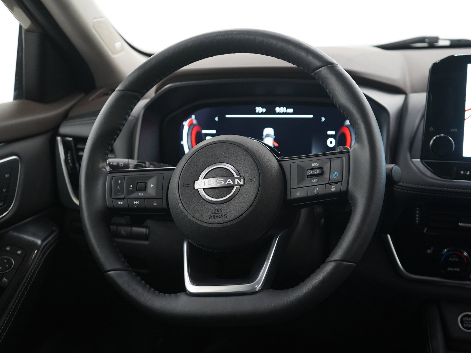 Used 2022 Nissan Rogue Platinum w/ Head-Up Display Package image 14