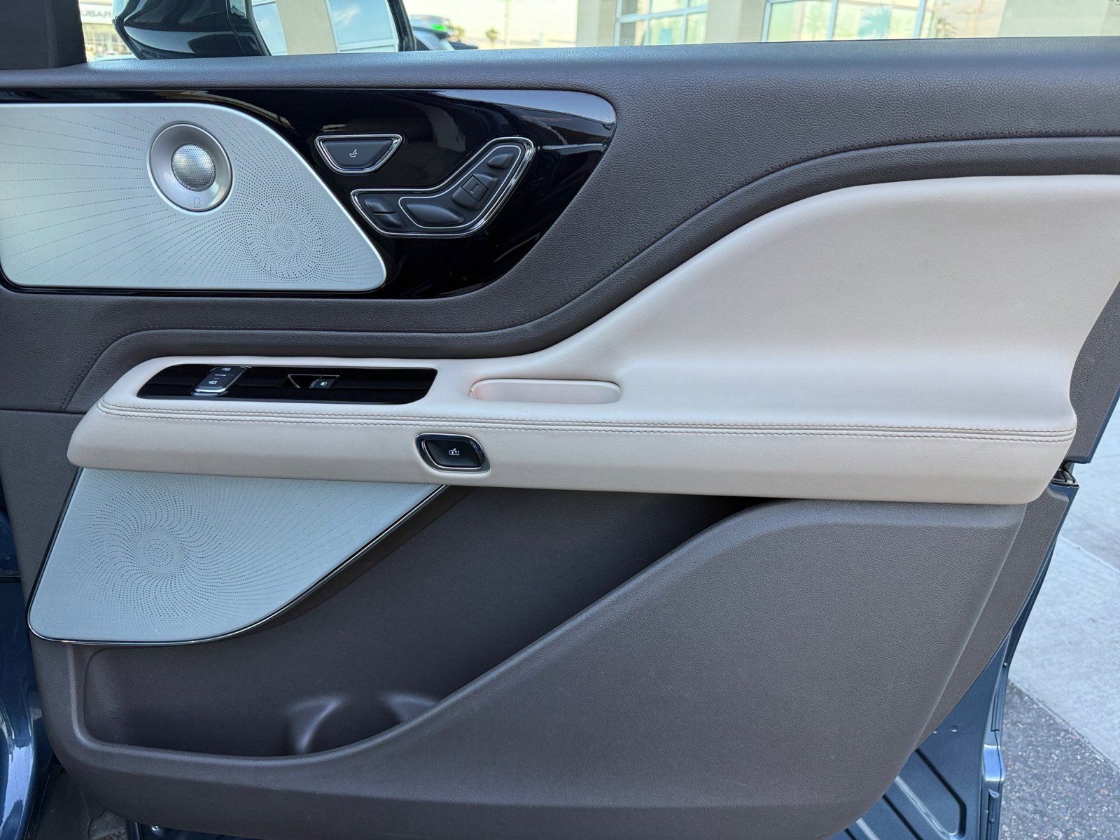 Used 2020 Lincoln Aviator Reserve w/ Equipment Group 202A image 16