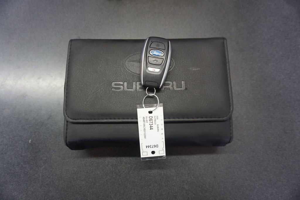 Used 2025 Subaru Outback Limited AWD/4WD image 18
