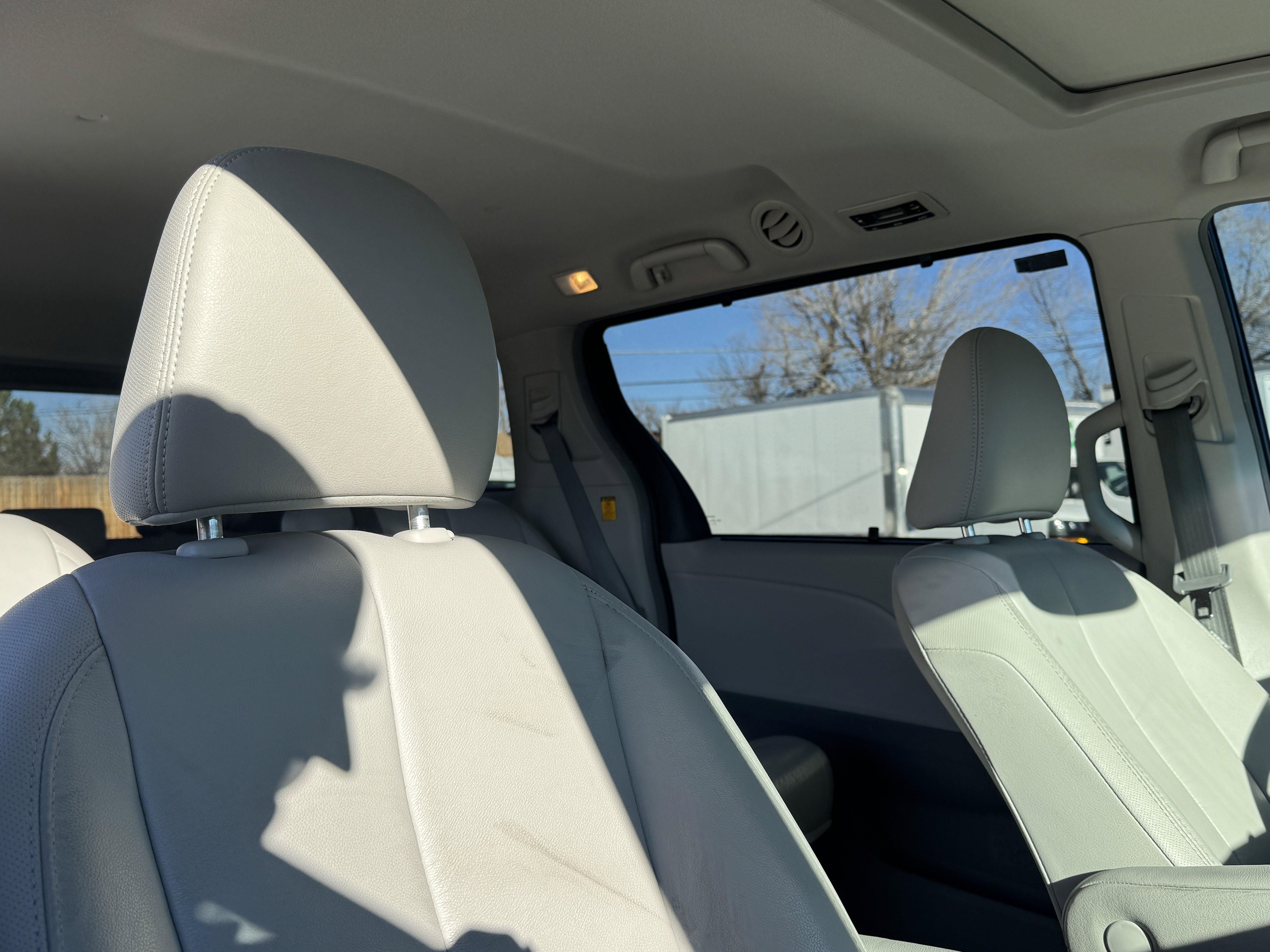 Used 2012 Toyota Sienna XLE image 21