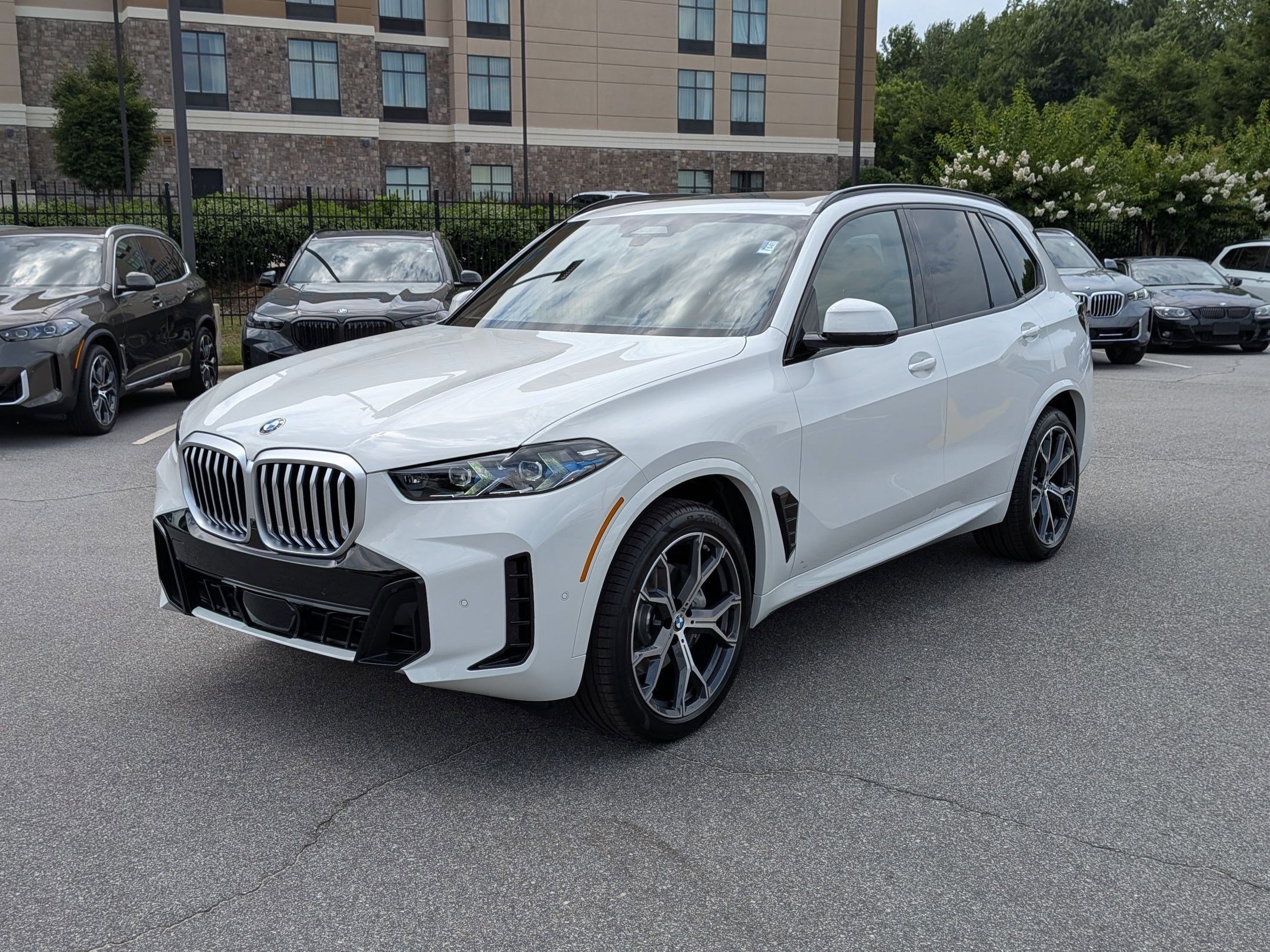 New 2026 BMW X5 xDrive40i w/ M Sport Package AWD/4WD image 7