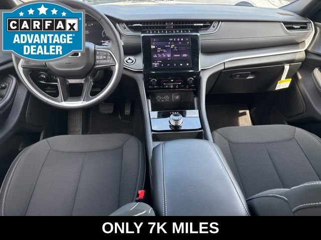 Used 2025 Jeep Grand Cherokee Laredo X AWD/4WD image 4