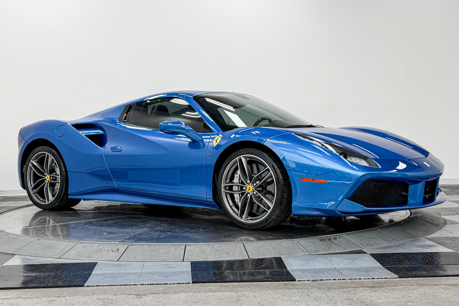 Used 2018 Ferrari 488 Spider RWD image 31