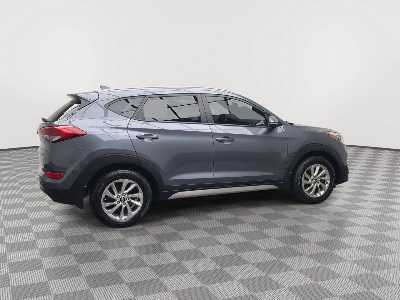 Used 2017 Hyundai Tucson SE Plus AWD/4WD image 38