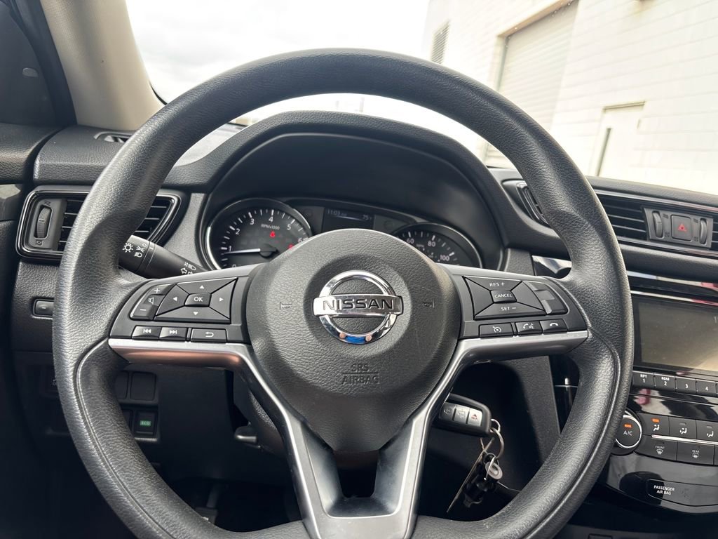 Used 2017 Nissan Rogue S image 18