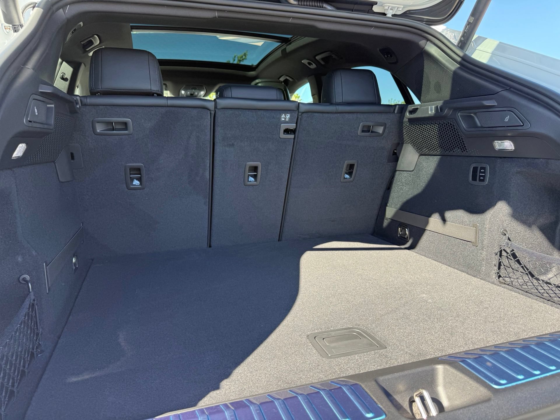 Used 2026 Porsche Macan Electric RWD image 32