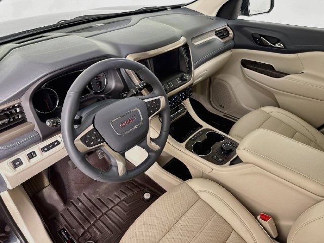 Used 2023 GMC Acadia Denali w/ Denali Ultimate Package AWD/4WD image 16