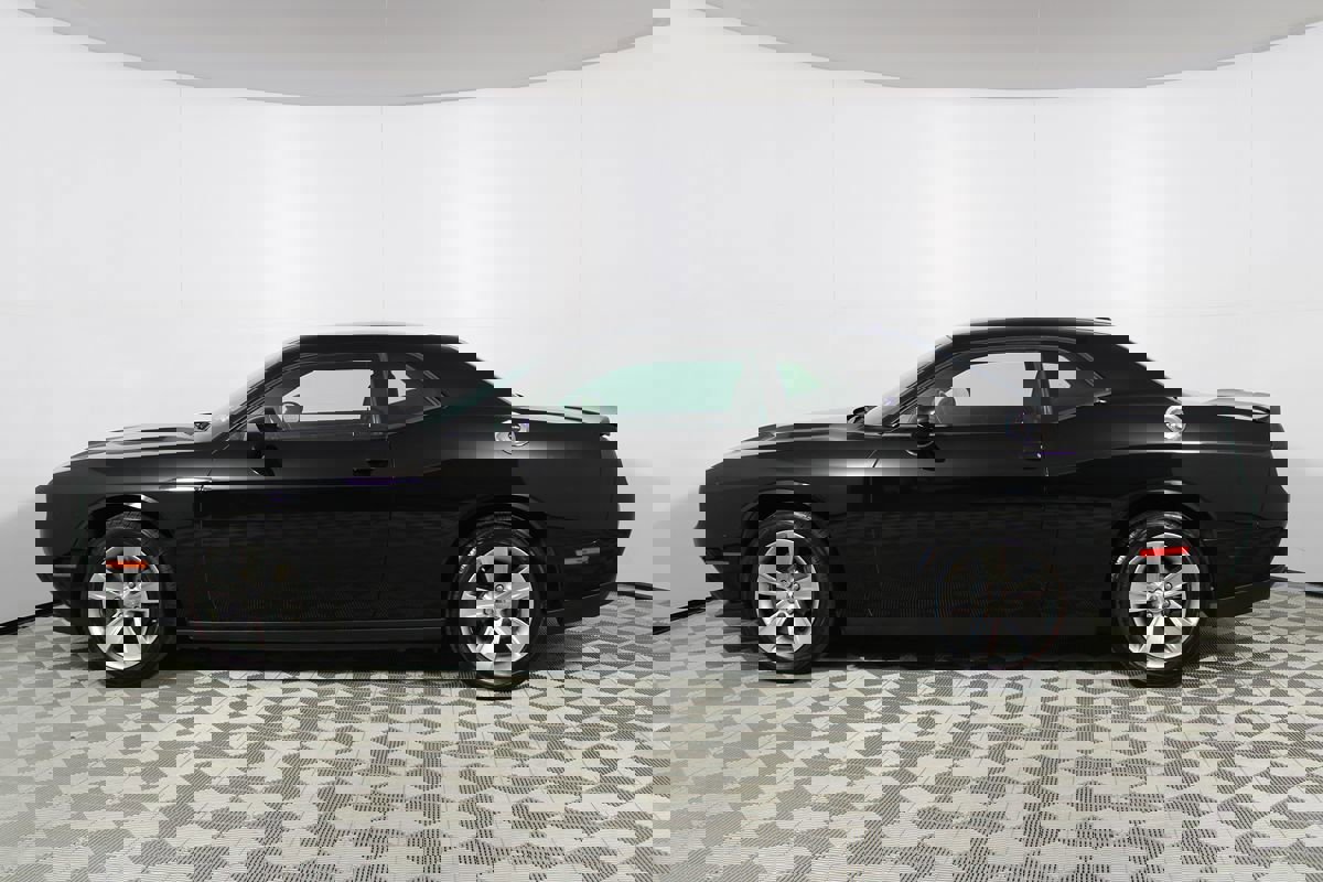 Used 2021 Dodge Challenger SXT image 27