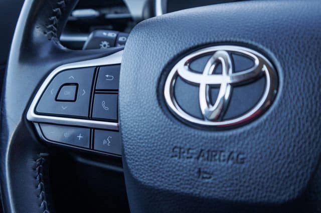 Used 2024 Toyota Highlander XLE AWD/4WD image 28