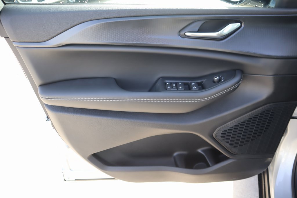 New 2025 Jeep Grand Cherokee L Altitude image 16