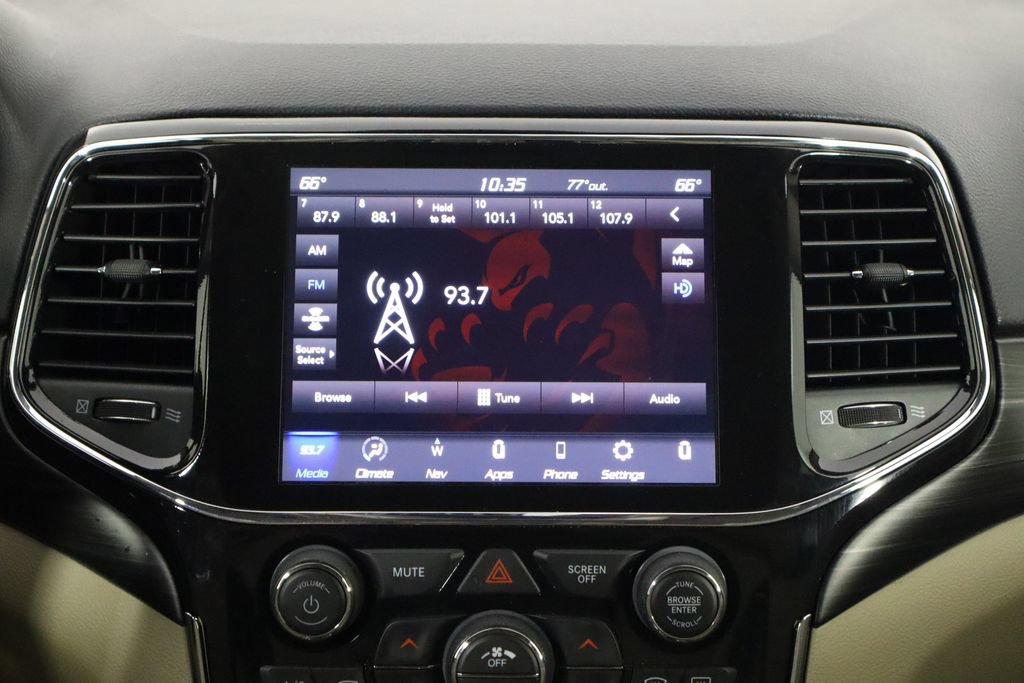Used 2022 Jeep Grand Cherokee Laredo E RWD image 27