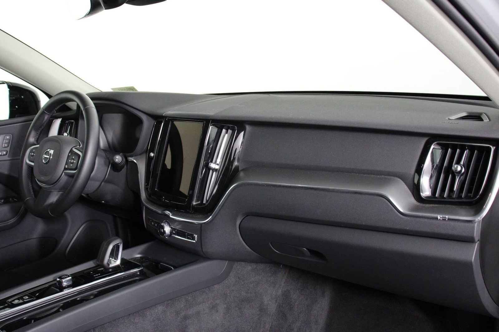 Certified 2025 Volvo XC60 B5 Core AWD/4WD image 22