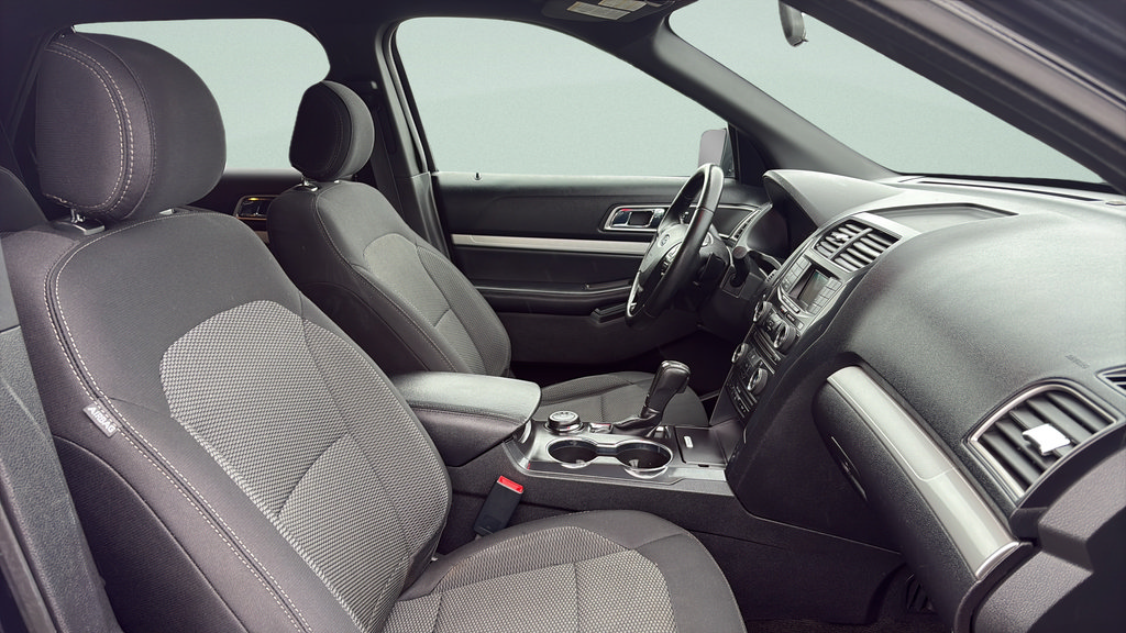 Used 2017 Ford Explorer XLT AWD/4WD image 18