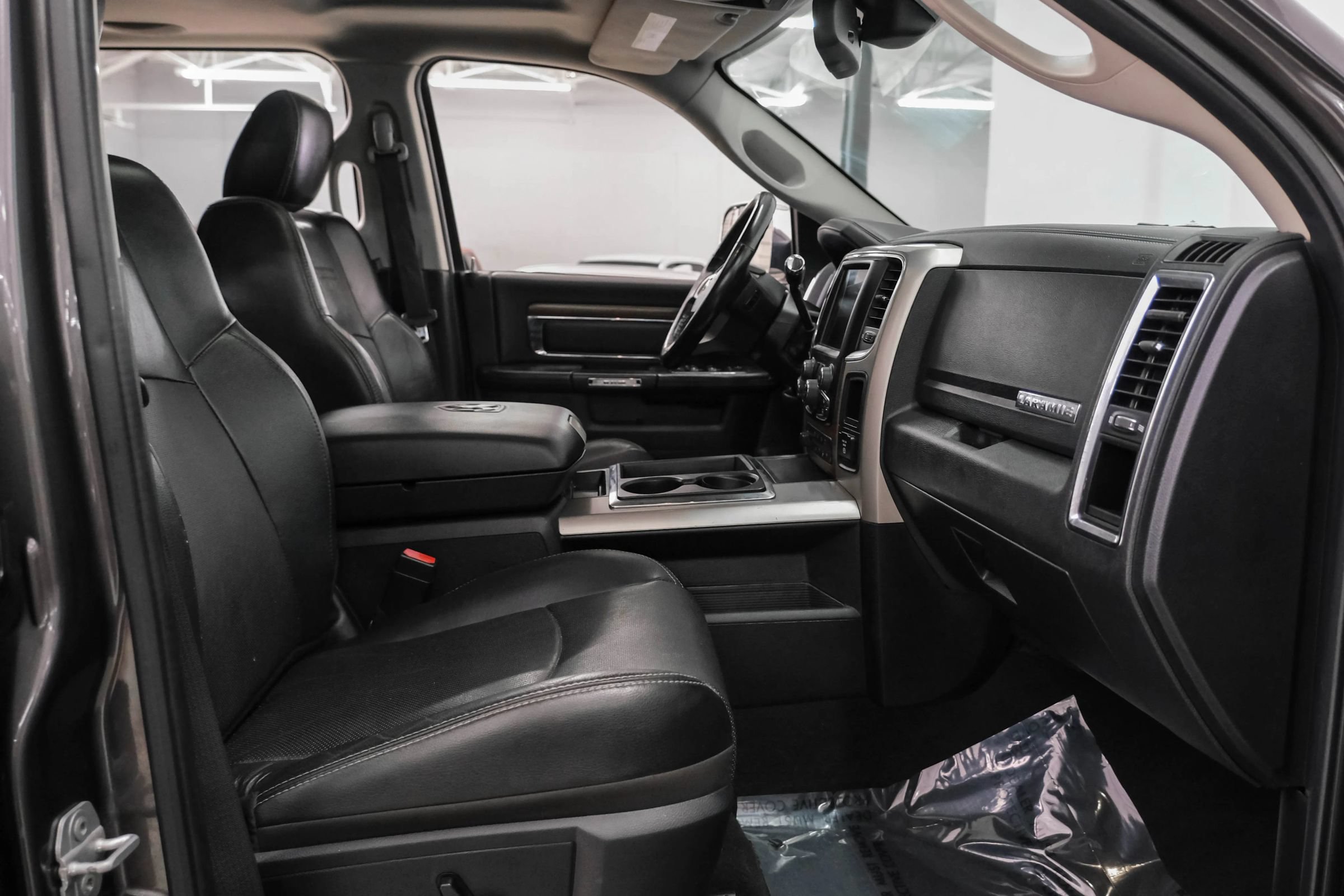 Used 2015 RAM 3500 Laramie w/ Cold Weather Group AWD/4WD image 33
