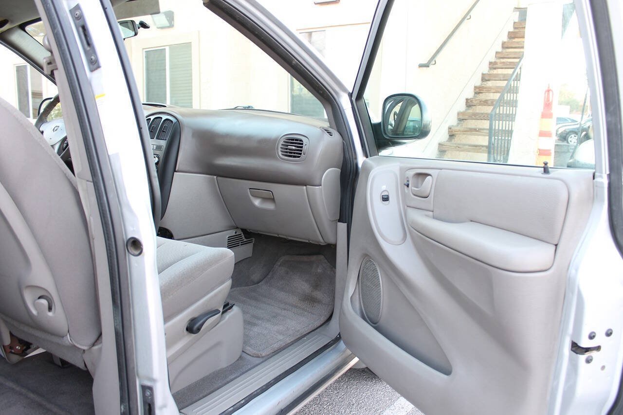 Used 2003 Dodge Grand Caravan Sport FWD image 30