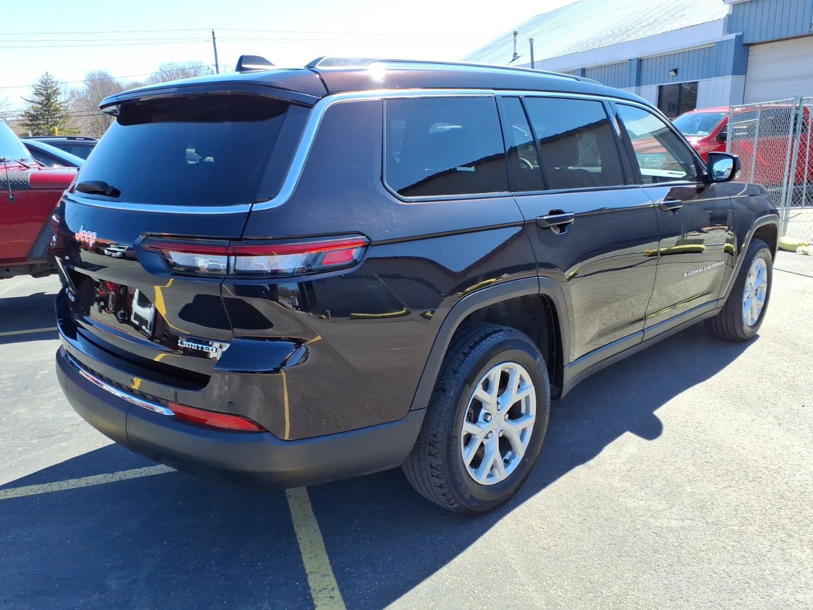 Used 2023 Jeep Grand Cherokee L Limited AWD/4WD image 5