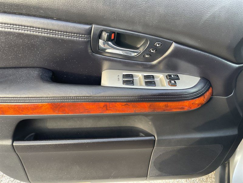 Used 2005 Lexus RX 330 BASE image 9